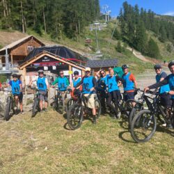 Une journée mémorable à Vars : VTT, BBQ, pétanque et soirée blanche !